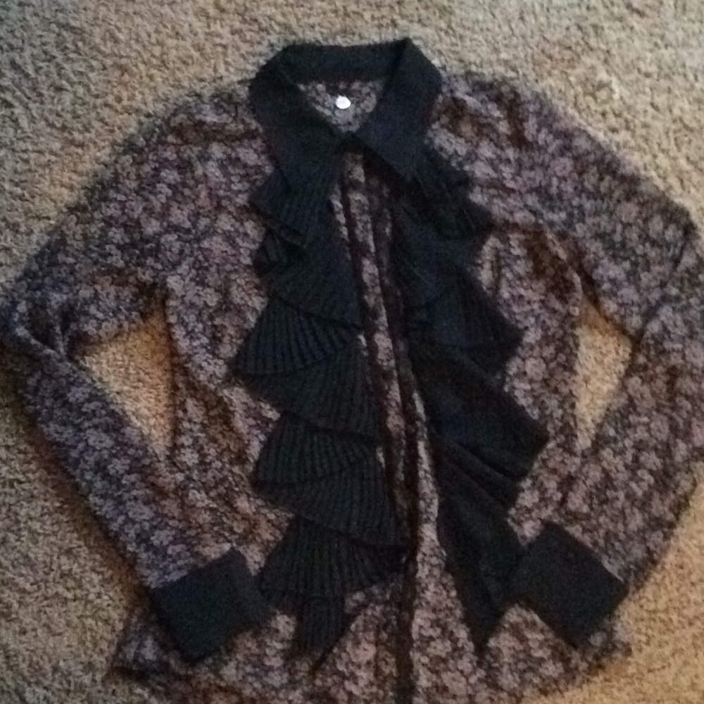 Sheer ditzy floral BKE BOUTIQUE blouse!